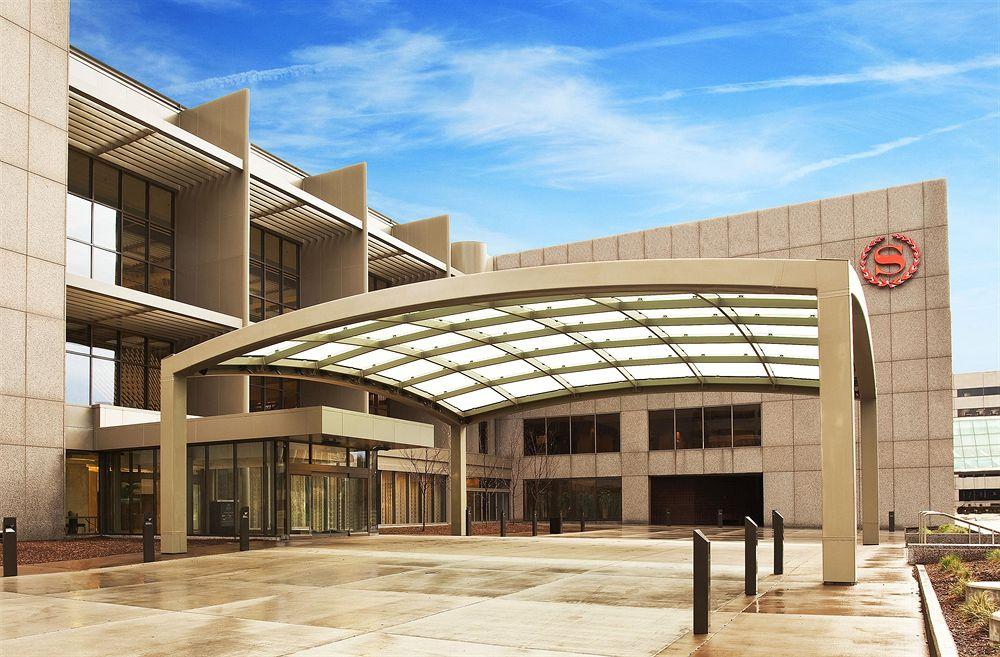 Sheraton Kansas City Hotel At Crown Center Exterior photo