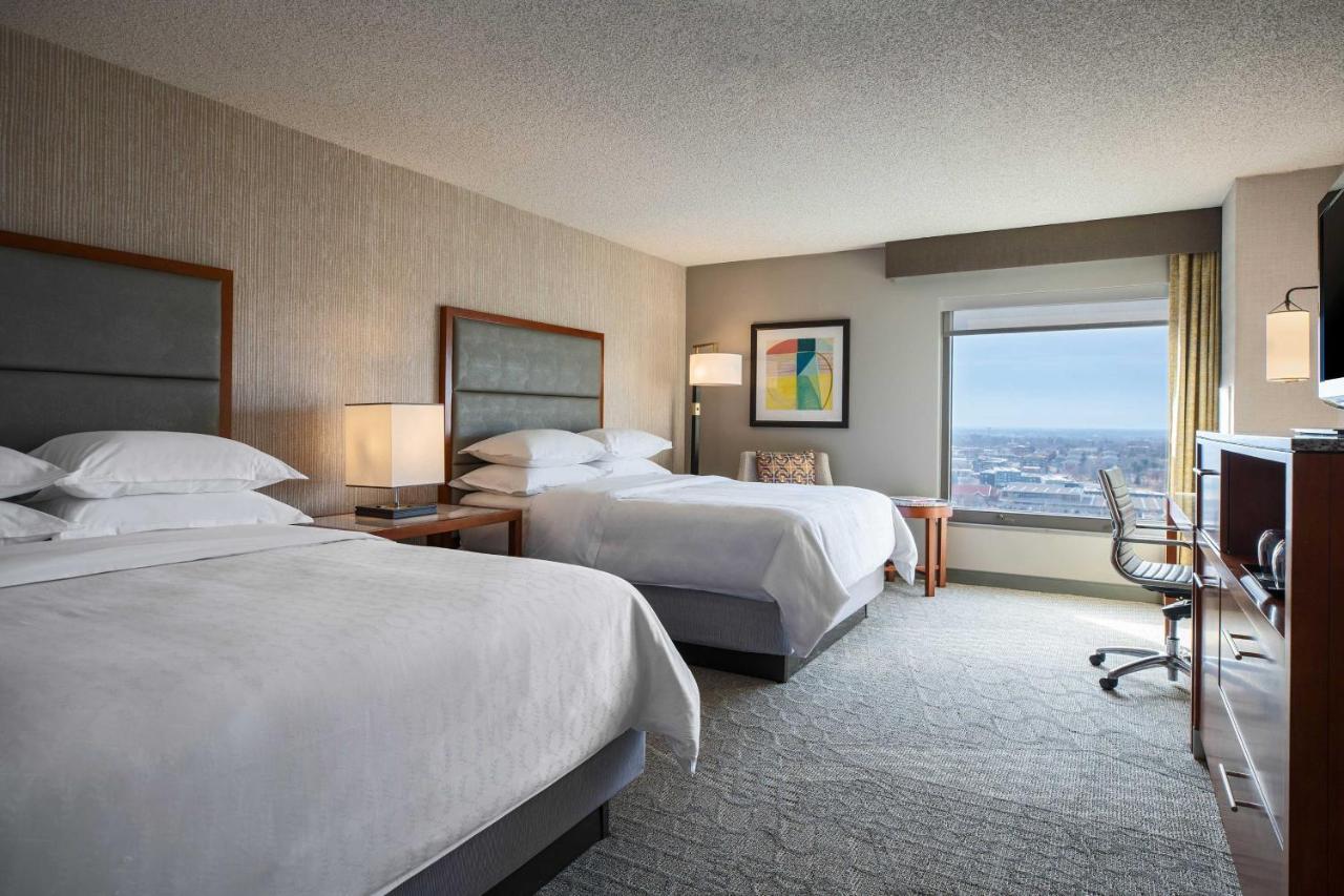 Sheraton Kansas City Hotel At Crown Center Exterior photo