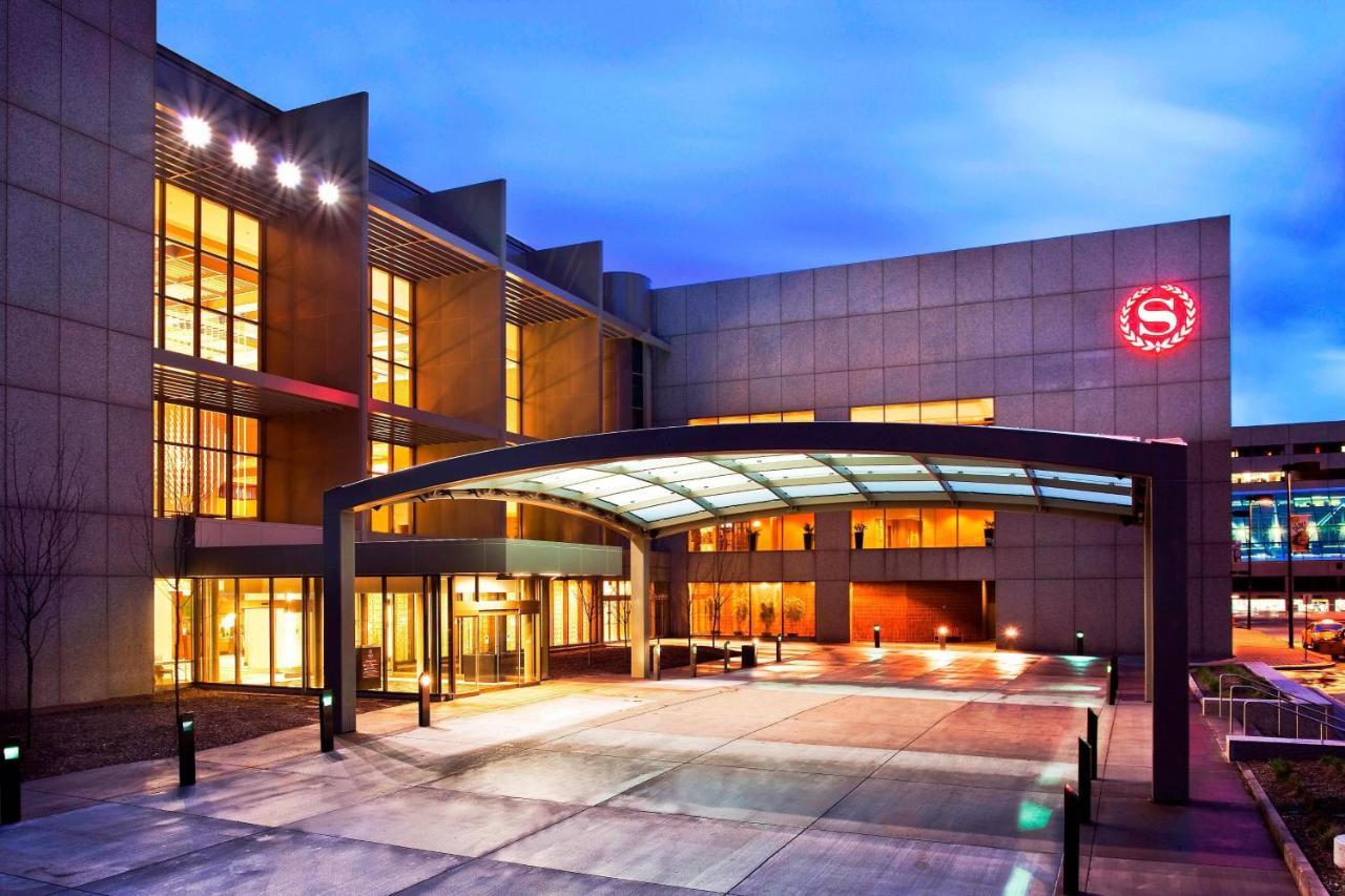 Sheraton Kansas City Hotel At Crown Center Exterior photo