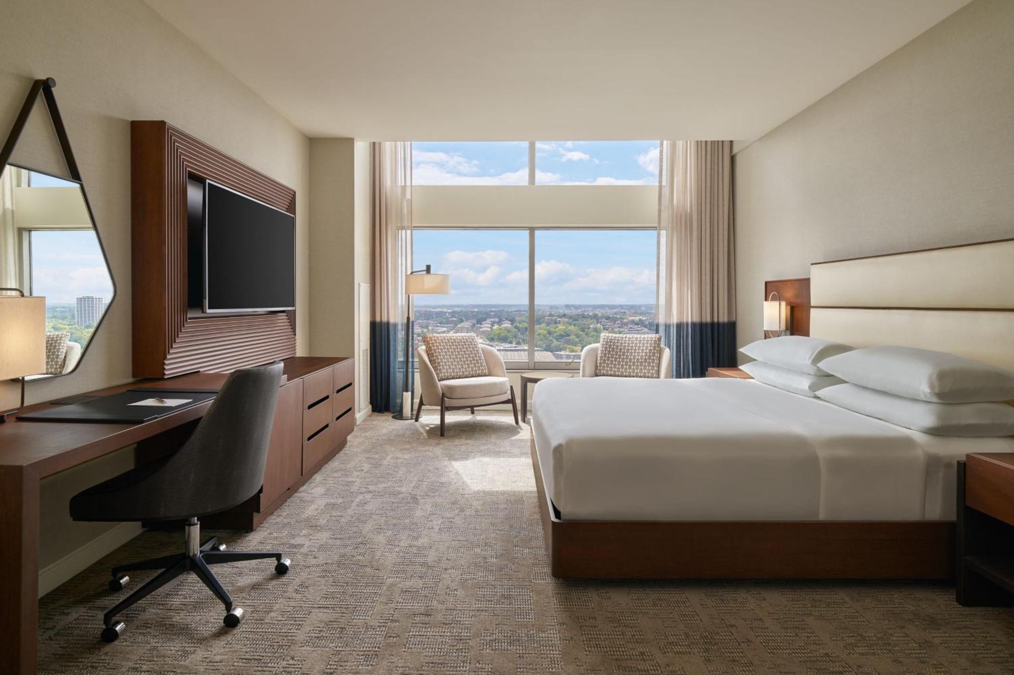 Sheraton Kansas City Hotel At Crown Center Exterior photo