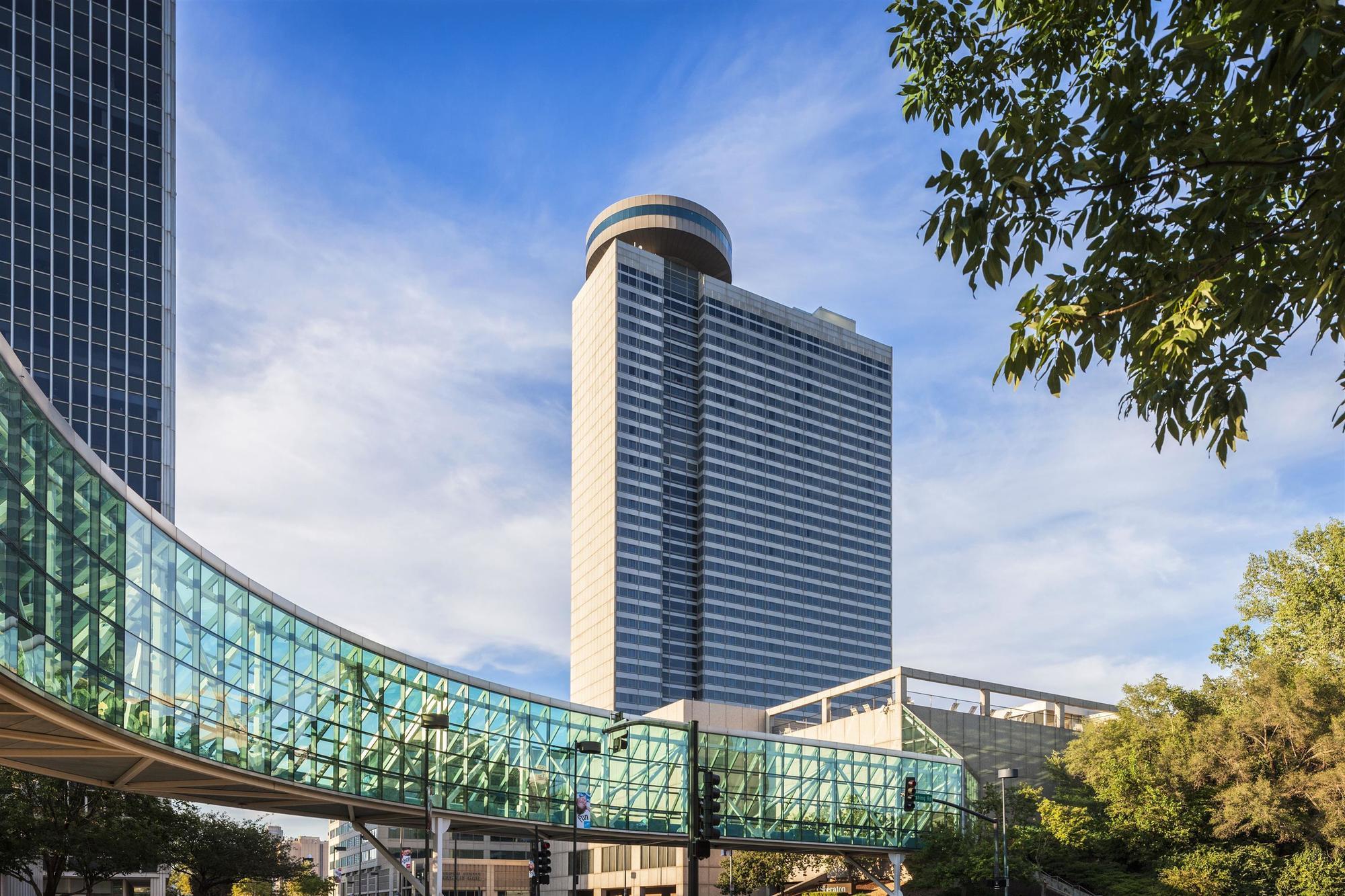 Sheraton Kansas City Hotel At Crown Center Exterior photo